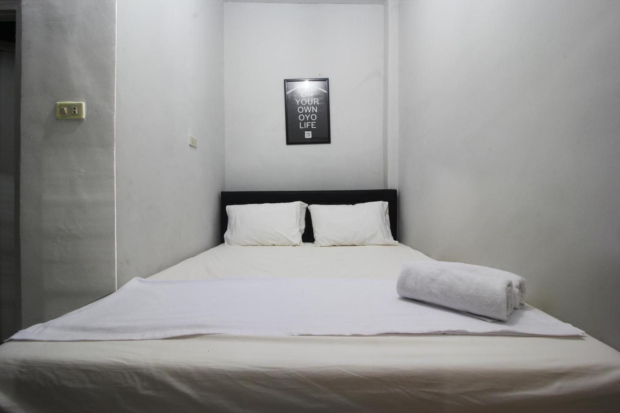 Oyo Life 2273 Pratama Homestay Бандар-Лампунг Екстер'єр фото