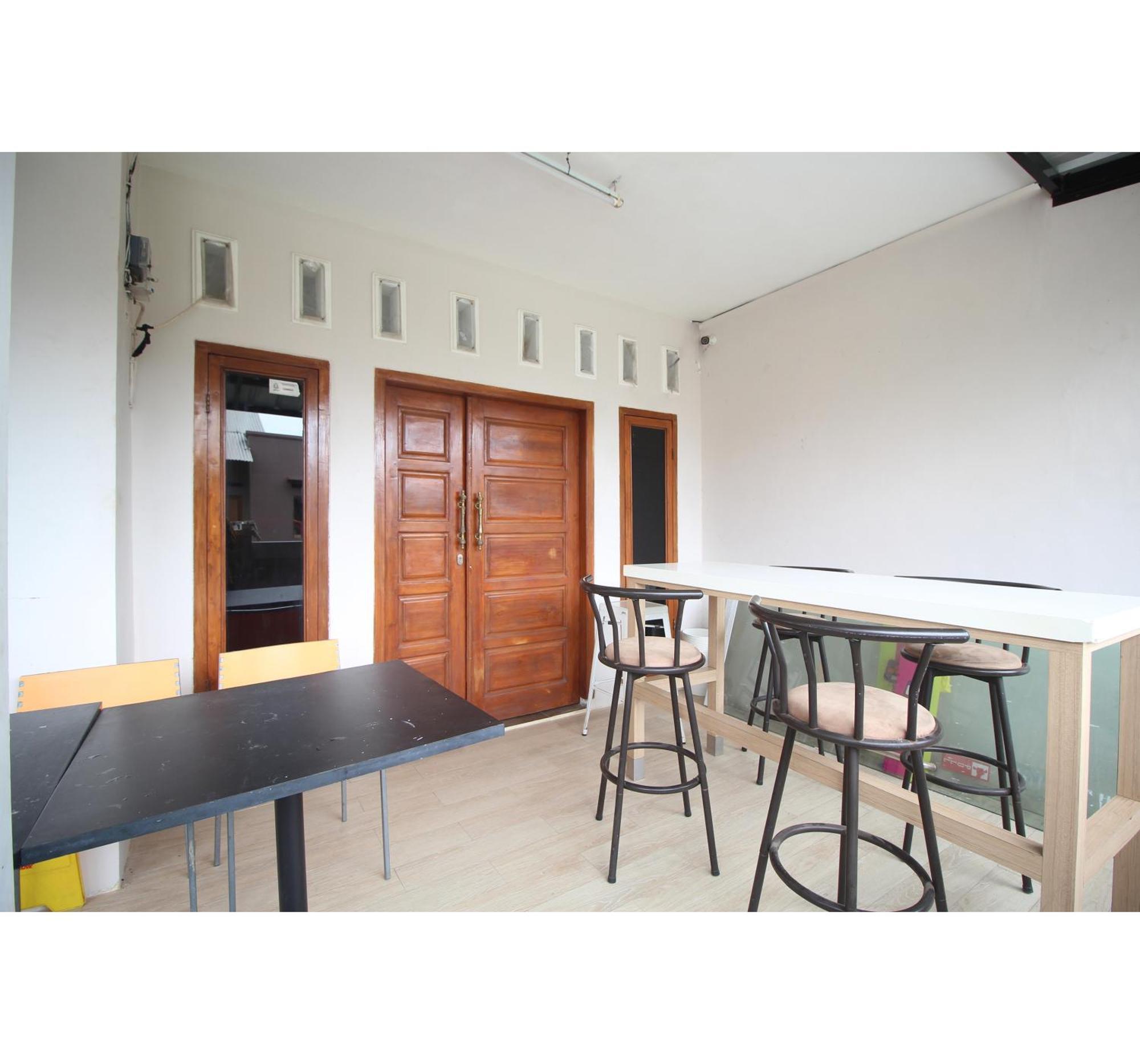 Oyo Life 2273 Pratama Homestay Бандар-Лампунг Екстер'єр фото